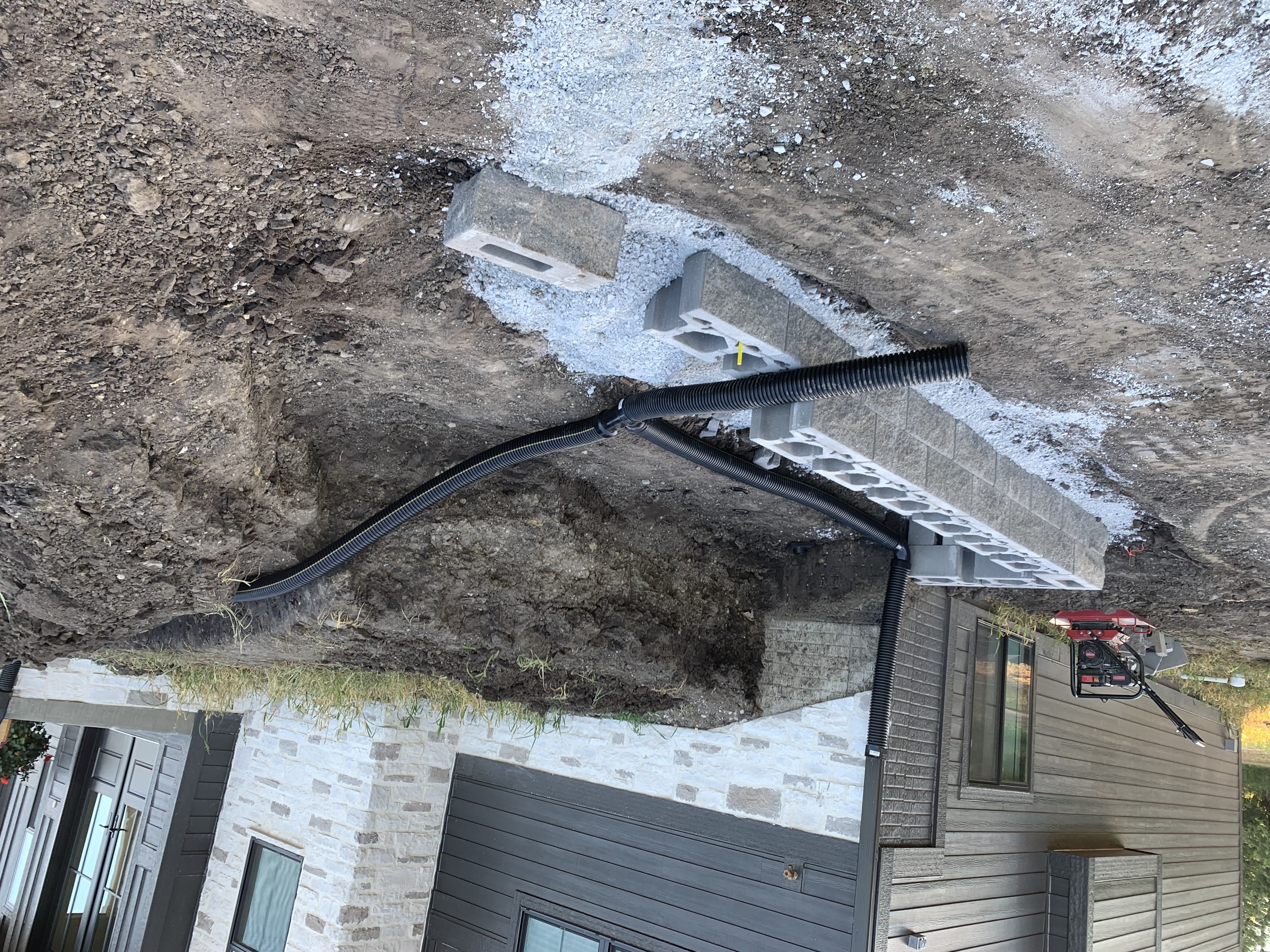 Engineered retaining wall with drainage